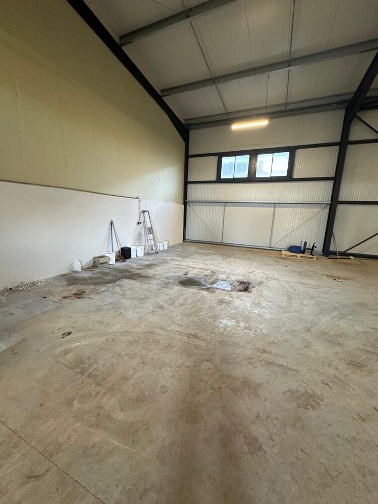 Avant : Fin de chantier & sol de hangar industriel