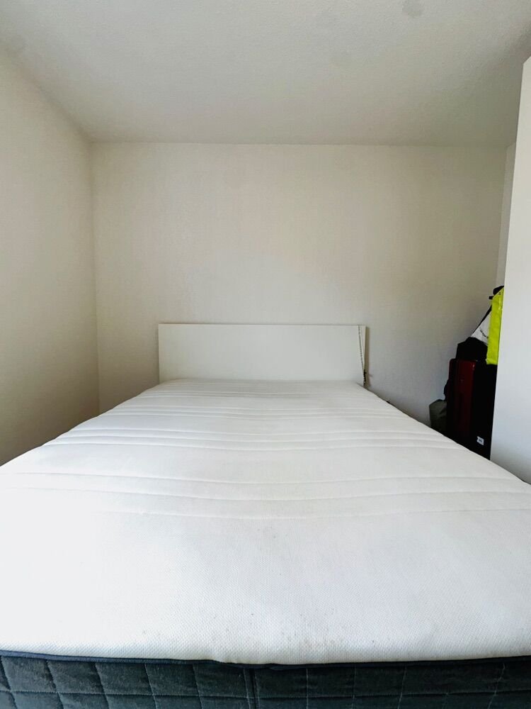 Après : Détachage de matelas 2 places en chambre